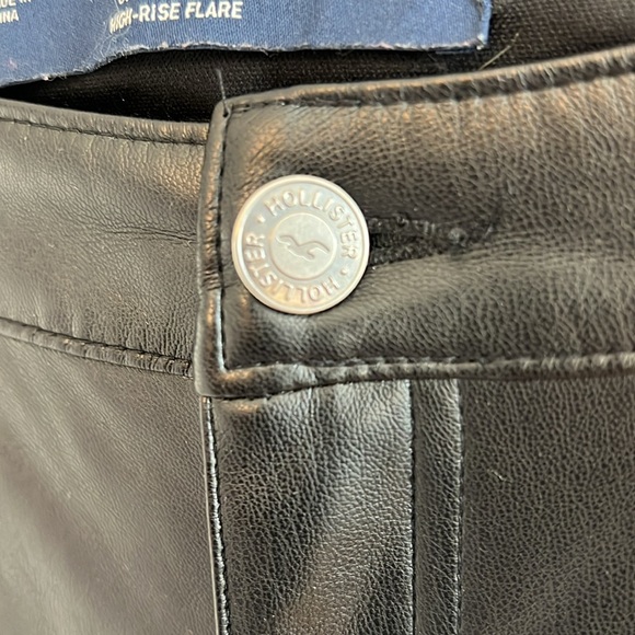 Hollister Faux Leather High Rise Flare Black Pants - Size W25 1S - Picture 5 of 6